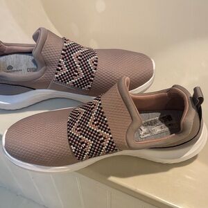 Clarks Women's Cloudsteppers gray, pink and navy strap Slip-On Sneakers.